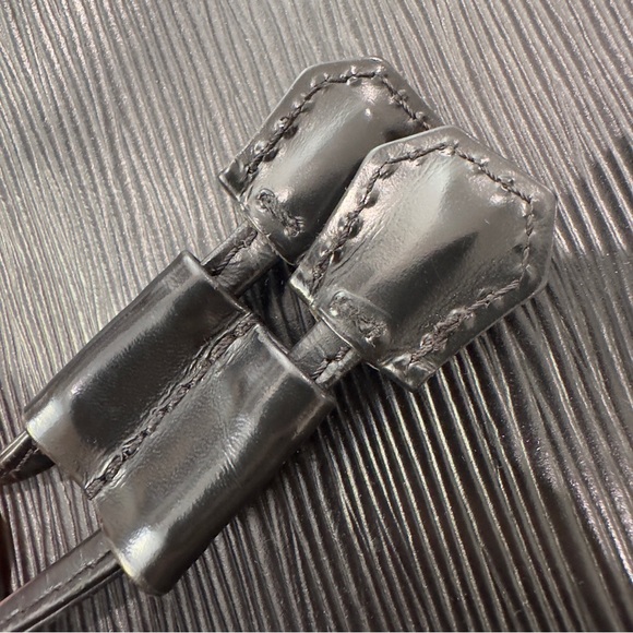 Authentic Louis Vuittton Epi Backpack - Picture 12 of 14